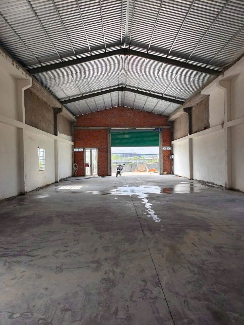 Bán nhà kho mới xây xã Đức Hòa Đông dt 700m2 full thổ giá 7 tỷ 2