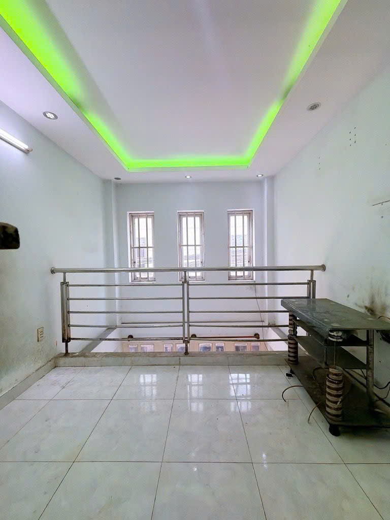 BÁN NHÀ Đ.ĐOÀN VĂN BƠ- 5 TẦNG ĐẸP VÀO Ở NGAY- XE HƠI ĐẬU CỬA-  KẾ BÊN TRƯỜNG NGUYỄN TRÃI - 3