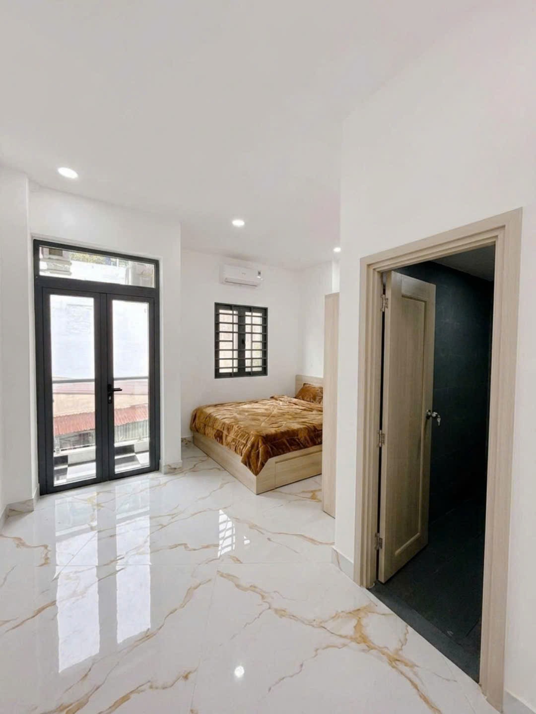 CHỈ 5. x TỶ- QUẬN 7- GẦN KCX TÂN THUÂN - NHÀ MỚI 3 TẦNG - DT 4.5 x 12- SỔ RIÊNG. 3