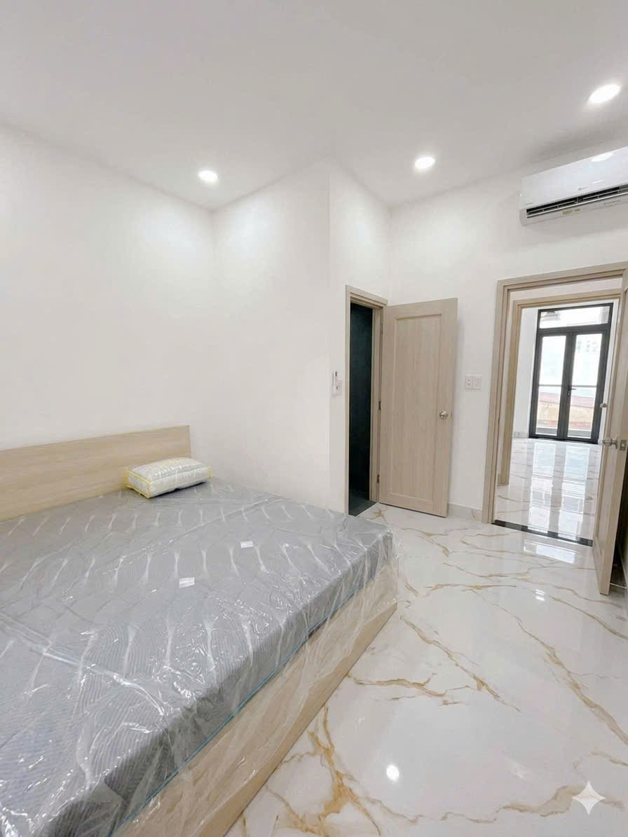 CHỈ 5. x TỶ- QUẬN 7- GẦN KCX TÂN THUÂN - NHÀ MỚI 3 TẦNG - DT 4.5 x 12- SỔ RIÊNG. 4