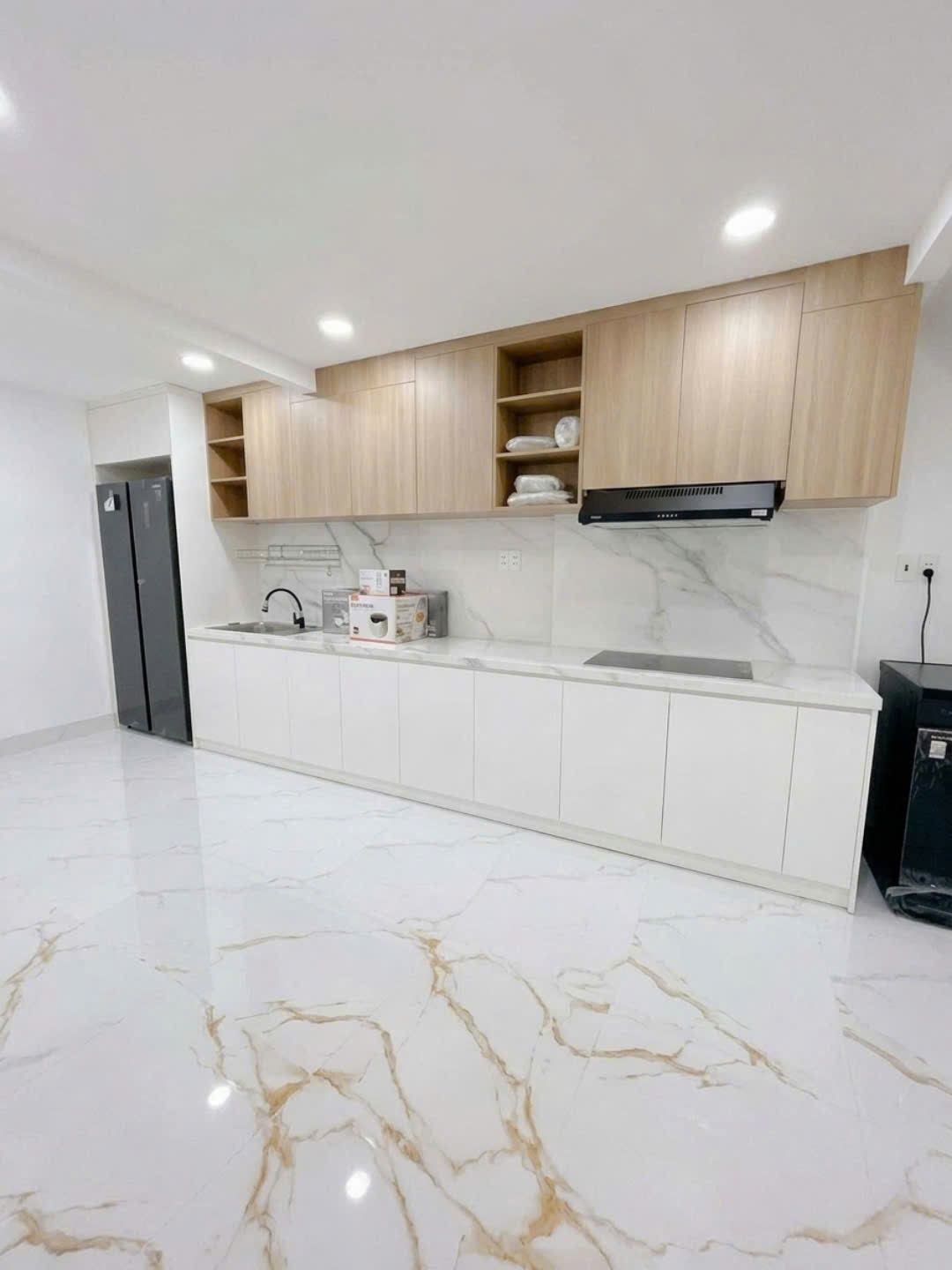 CHỈ 5. x TỶ- QUẬN 7- GẦN KCX TÂN THUÂN - NHÀ MỚI 3 TẦNG - DT 4.5 x 12- SỔ RIÊNG. 5