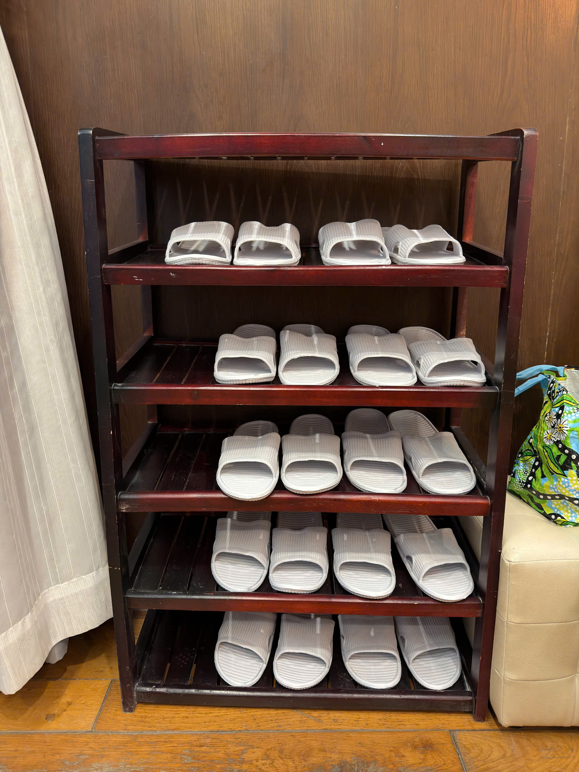 Cho thuê Biệt thự Phường Tân Phú, Quận 7, Diện tích 200m², Giá Thương lượng 5