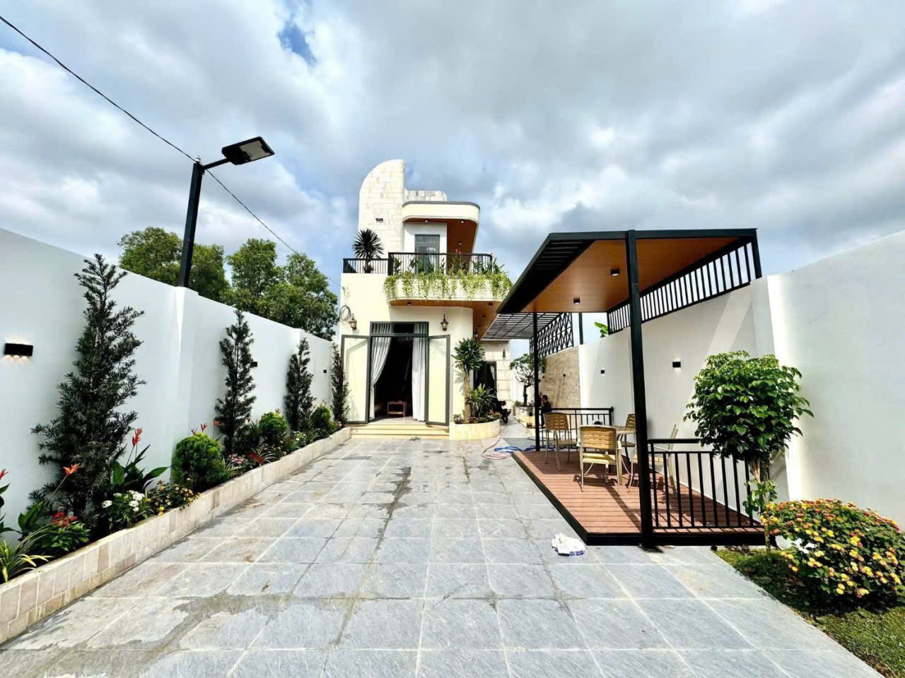 Bán nhà vườn đẹp xã Long Trạch, Cần Đước dt 288m2 full thổ 1 lầu m 4pn,3wc giá 4,85 tỷ