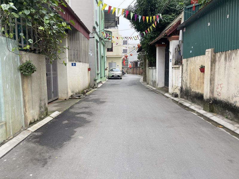 Cần tiền bán gấp căn góc 63,3m2 nhà 5 tầng, thang máy, mặt đường thôn Lê Xá. Đường 5m, ô tô vào nhà