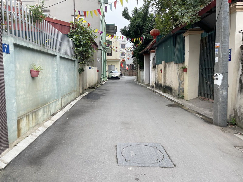 Cần tiền bán gấp căn góc 63,3m2 nhà 5 tầng, thang máy, mặt đường thôn Lê Xá. Đường 5m, ô tô vào nhà 2