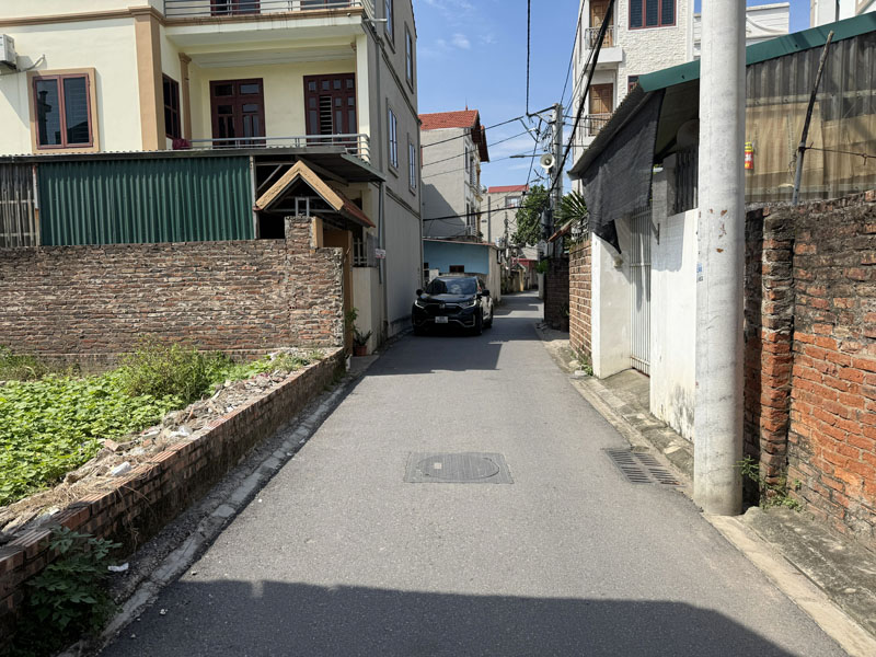 Cần tiền bán gấp căn góc 63,3m2 nhà 5 tầng, thang máy, mặt đường thôn Lê Xá. Đường 5m, ô tô vào nhà 4