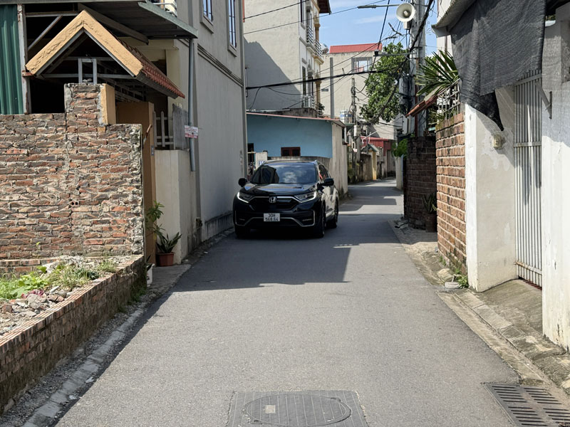 Cần tiền bán gấp căn góc 63,3m2 nhà 5 tầng, thang máy, mặt đường thôn Lê Xá. Đường 5m, ô tô vào nhà 5