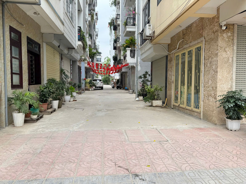 Cần bán 30m2 đất TĐC Ngọc Thụy. Đường rộng 5m, sau nhà có khe thoáng 2m