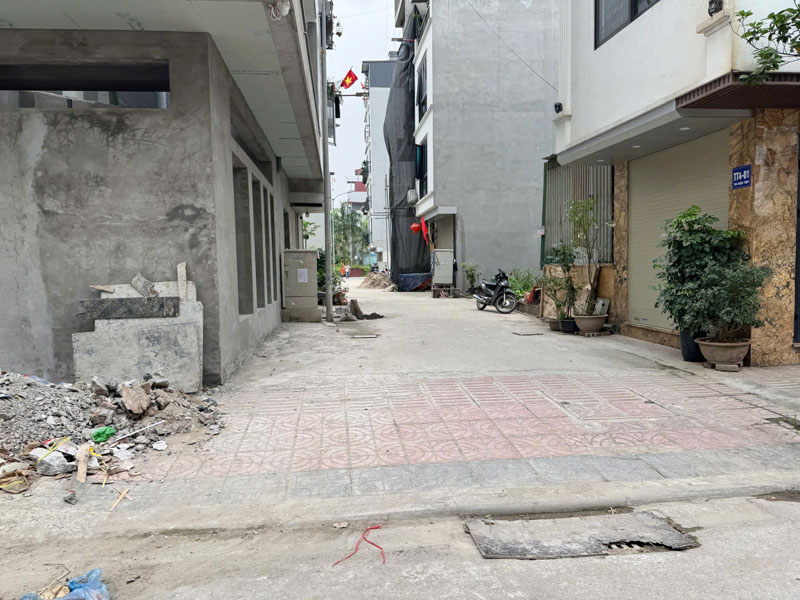 Cần bán 30m2 đất TĐC Ngọc Thụy. Đường rộng 5m, sau nhà có khe thoáng 2m 2