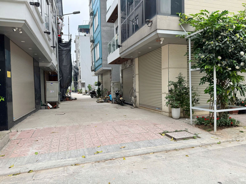 Cần bán 30m2 đất TĐC Ngọc Thụy. Đường rộng 5m, sau nhà có khe thoáng 2m 3