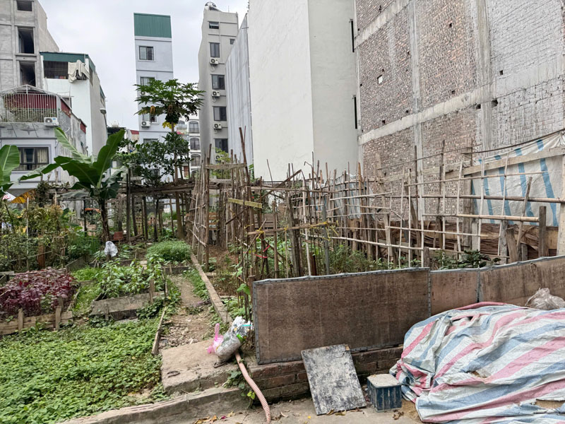 Cần bán 30m2 đất TĐC Ngọc Thụy. Đường rộng 5m, sau nhà có khe thoáng 2m 6