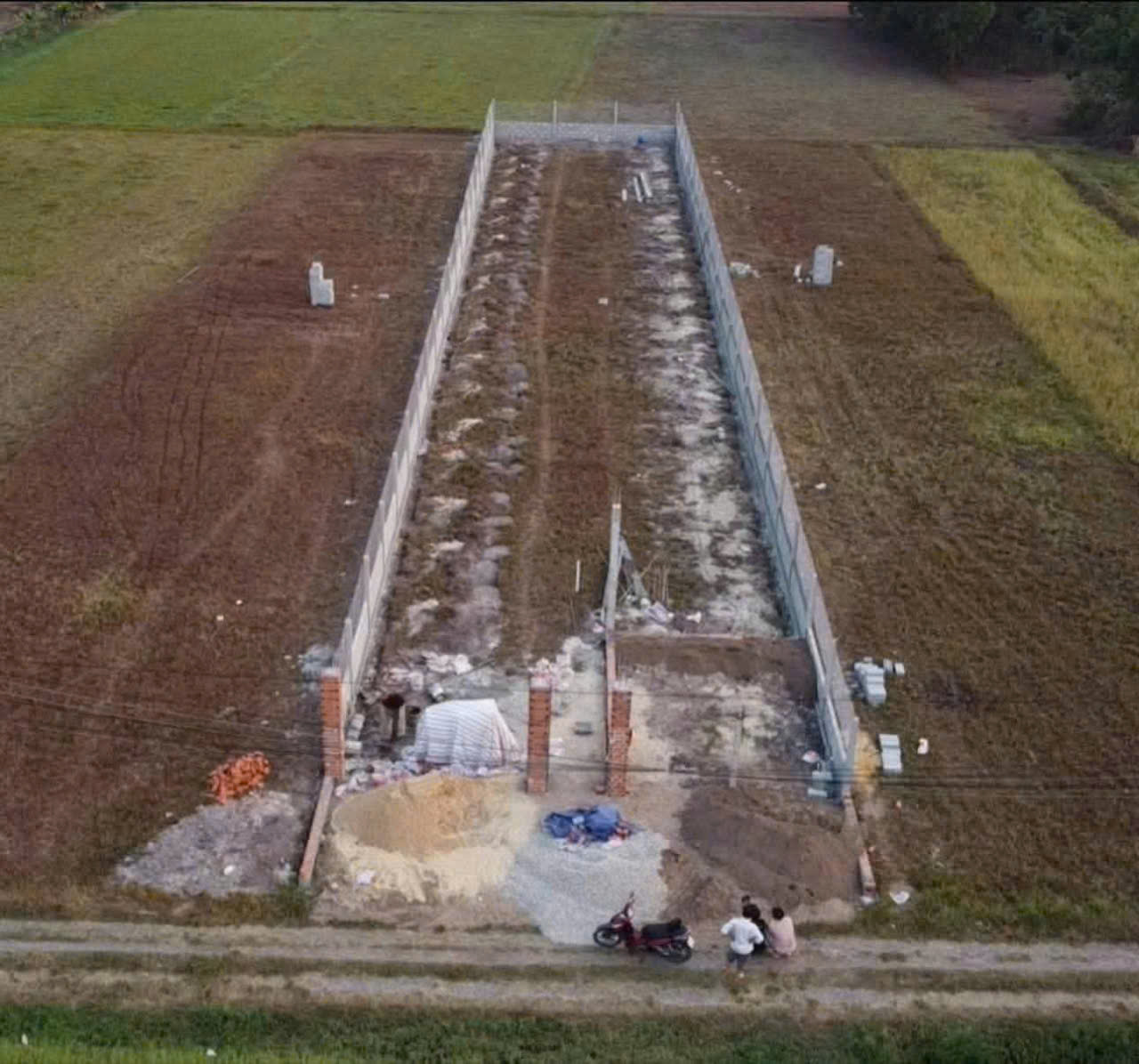 Bán đất xây nhà vườn , biệt thự xã Mỹ Hạnh Bắc dt 660m2 ( 250m2 thổ cư) giá chốt 1,9 tỷ