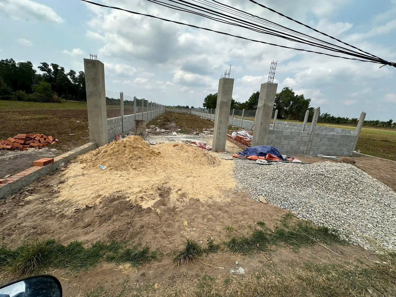 Bán đất xây nhà vườn , biệt thự xã Mỹ Hạnh Bắc dt 660m2 ( 250m2 thổ cư) giá chốt 1,9 tỷ 2