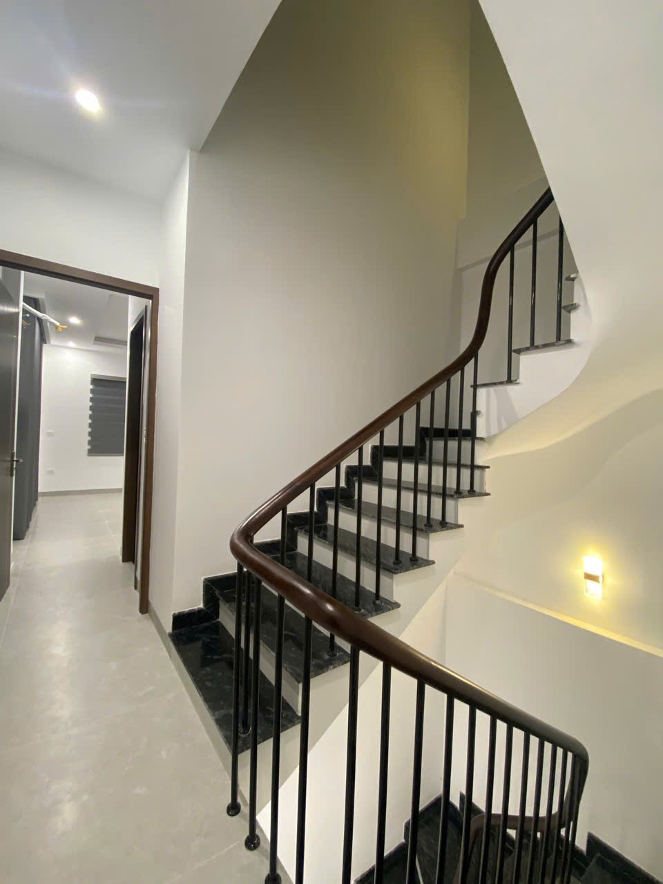 THƯỢNG THANH – NHÀ MỚI 4 TẦNG – 4 NGỦ KHÉP KÍN MỖI TẦNG – GIÁ 8.9 TỶ LONG BIÊN 2