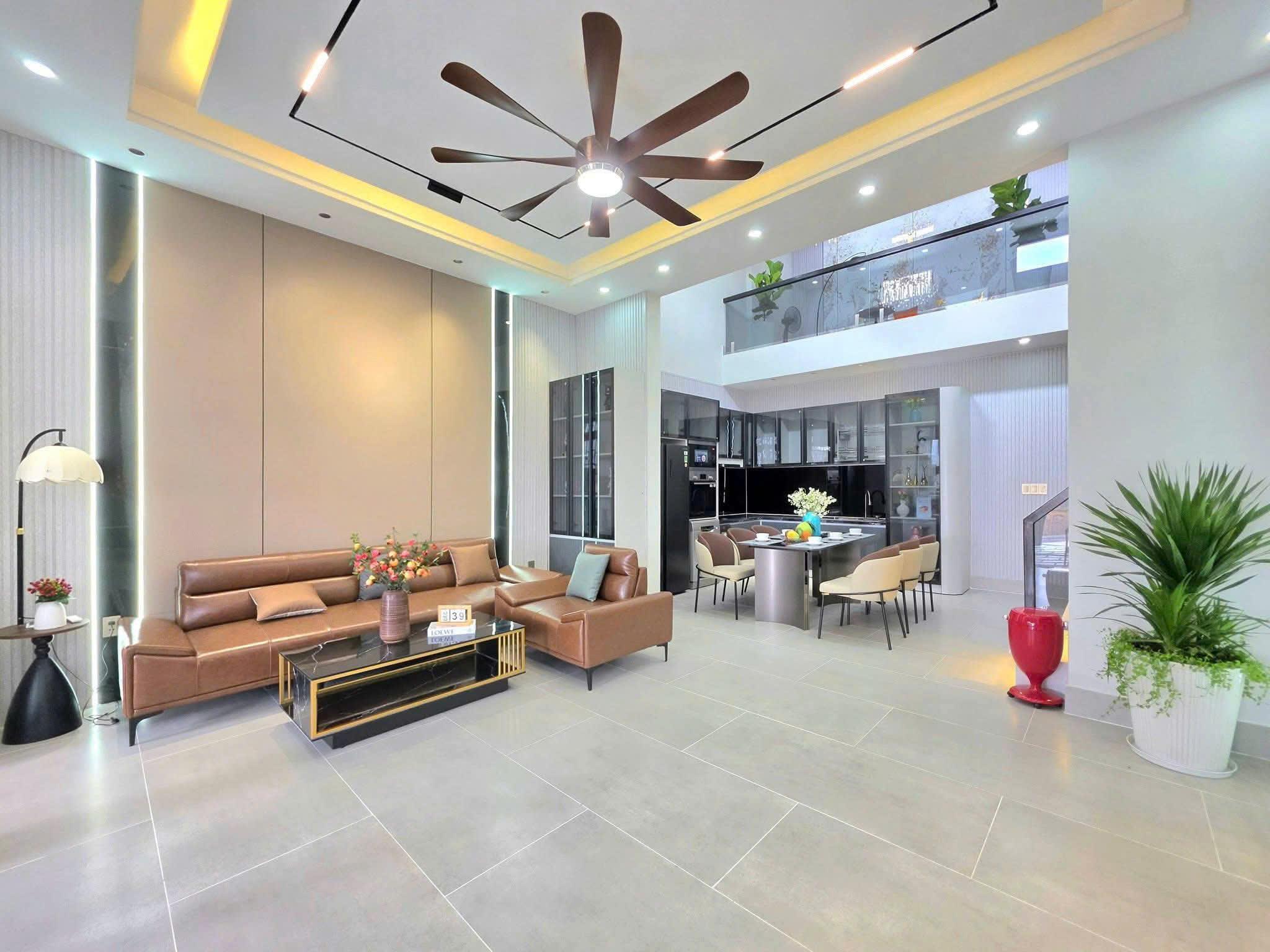 Nhà có sân vườn rộng, 143m2, cạnh Phú Mỹ Hưng, chỉ hơn 7 tỷ, đầy đủ nội thất 3