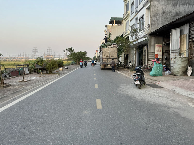 Bán 90m2 đất mặt phố Đồng Thanh - TĐC Giang Biên - Vị trí đắc địa, phù hợp làm Văn phòng/Spa