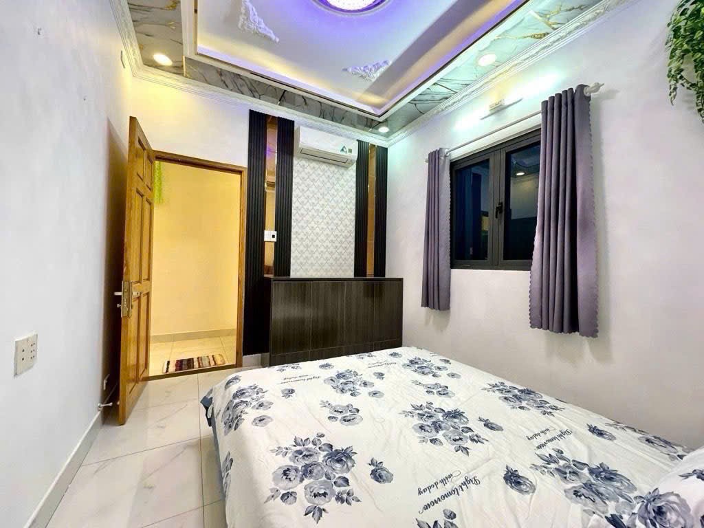 NHÀ ĐẸP LUNG LINH  – NGANG 5,2M – HẺM XE HƠI 6M CHỈ 7 TỶ 2