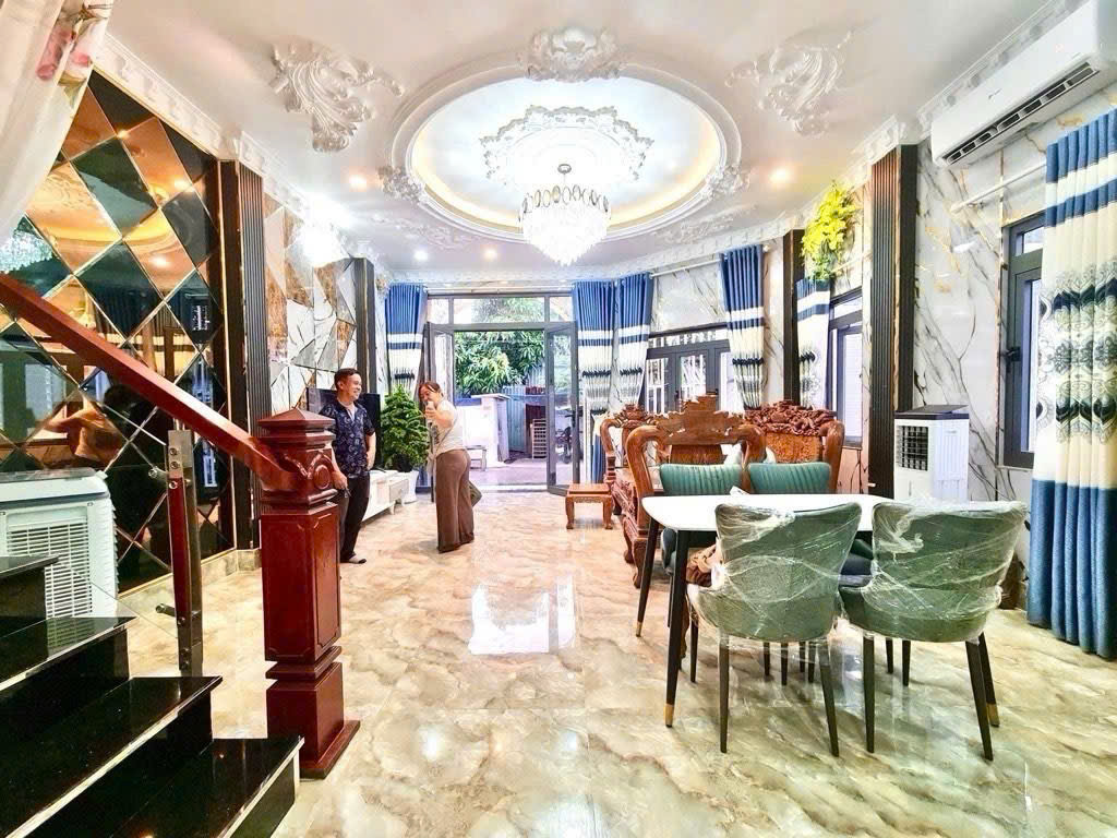 NHÀ ĐẸP LUNG LINH  – NGANG 5,2M – HẺM XE HƠI 6M CHỈ 7 TỶ 4