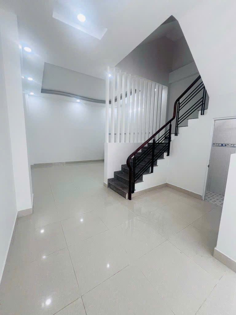 SIÊU PHẨM QUẬN 7- NHÀ MỚI 4 TẦNG – SÁT VÁCH PHÚ MỸ HƯNG – GIÁ CHỈ 6. X TỶ - DT GẦN 60M2. 3