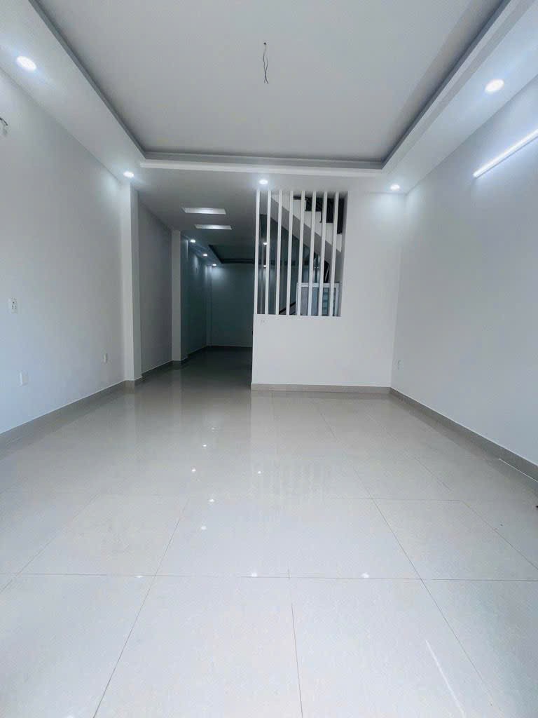 SIÊU PHẨM QUẬN 7- NHÀ MỚI 4 TẦNG – SÁT VÁCH PHÚ MỸ HƯNG – GIÁ CHỈ 6. X TỶ - DT GẦN 60M2. 2