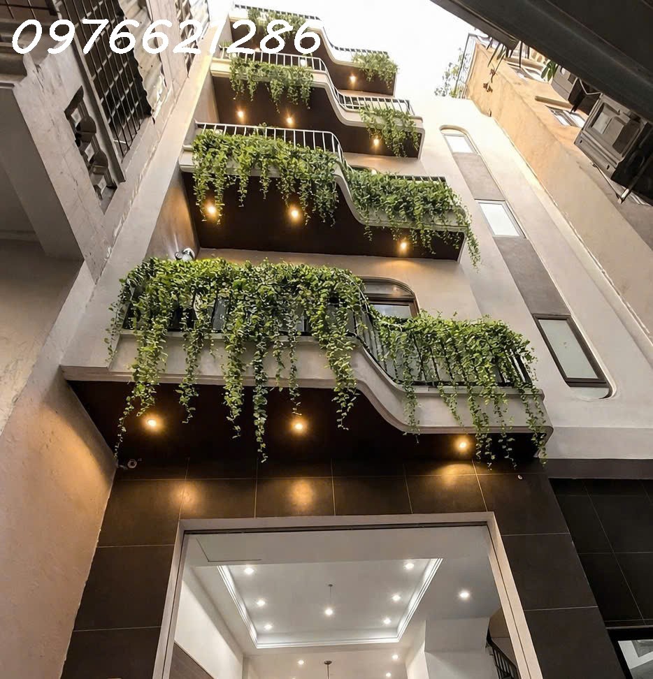 Bán nhà Việt Hưng - 34m² - nhà 5 tầng thoáng - ngõ ô tô vào nhà - giá 8,8 tỷ