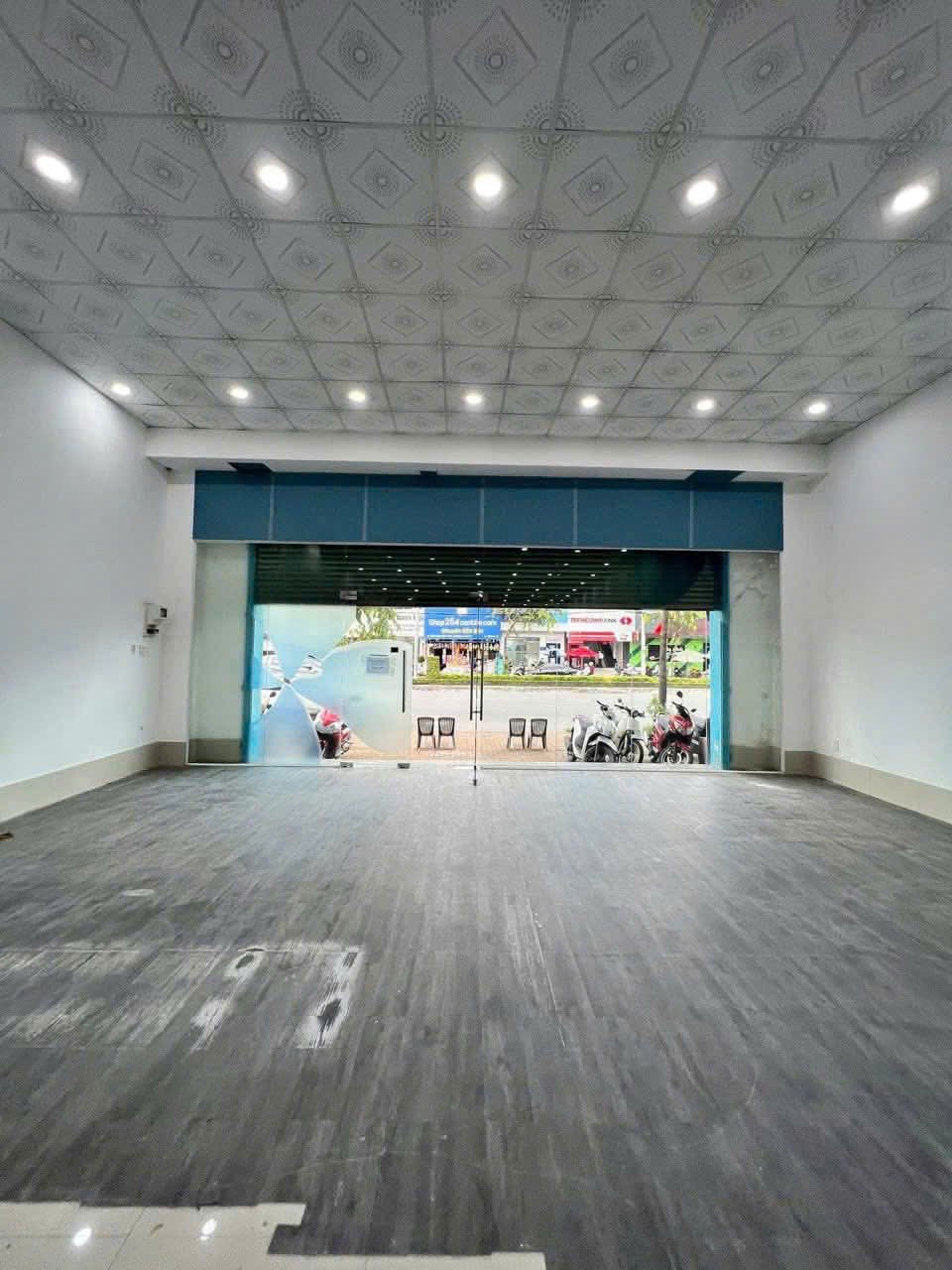 Cho thuê Nhà mặt tiền đường Mậu Thân, Phường Xuân Khánh, Diện tích 300m², Giá 32 Triệu/tháng