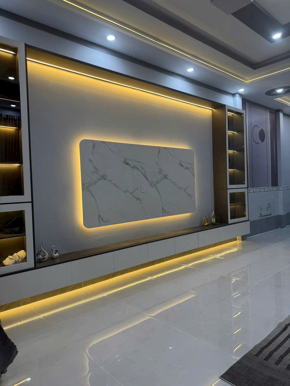 Bán nhà mới xây gần chợ Đình , xã Mỹ Hạnh Bắc dt 210m2 full thổ 1 lầu 4pn, 2wc giá 3,35 tỷ 2