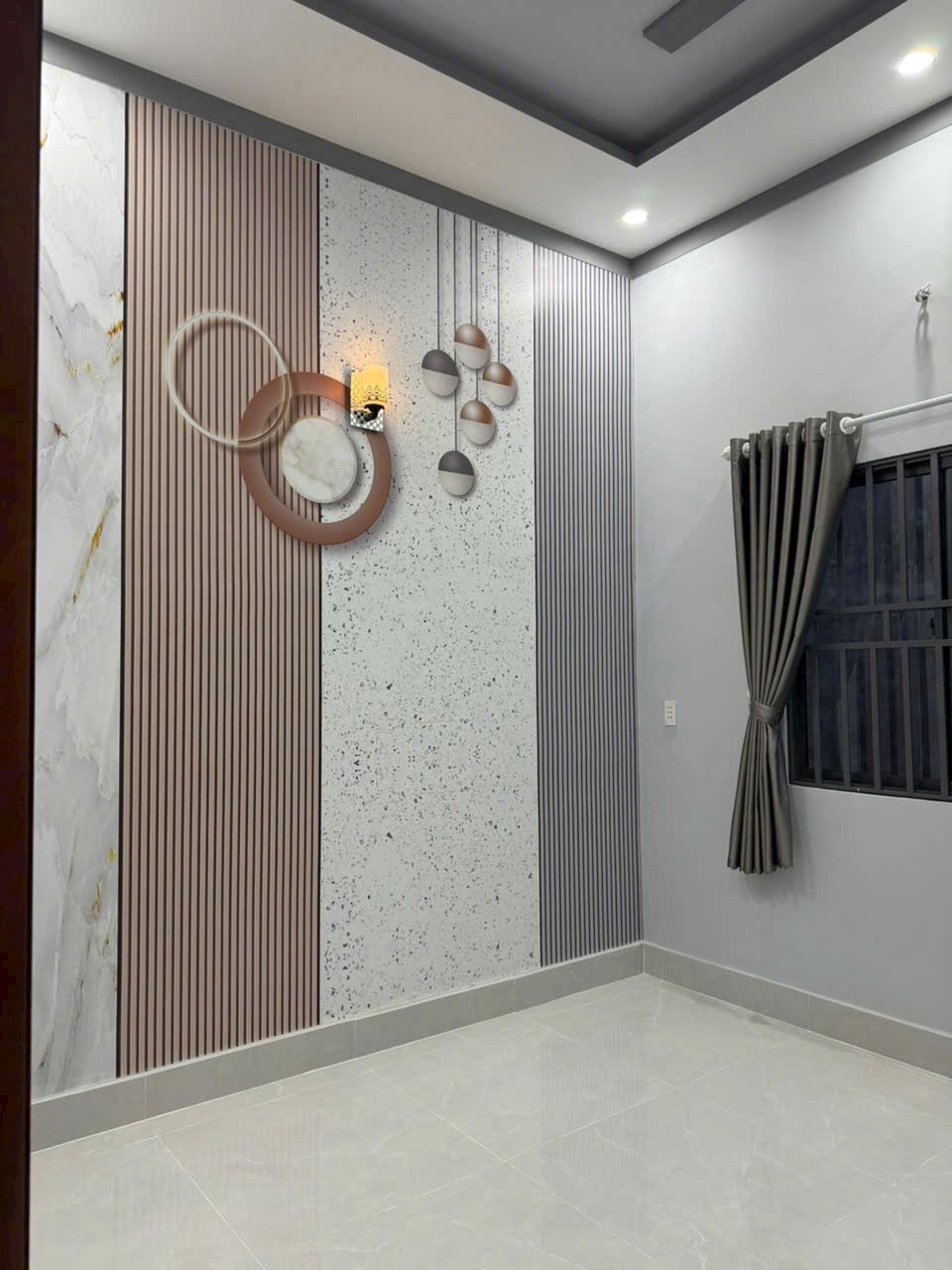 Bán nhà mới xây gần chợ Đình , xã Mỹ Hạnh Bắc dt 210m2 full thổ 1 lầu 4pn, 2wc giá 3,35 tỷ 7