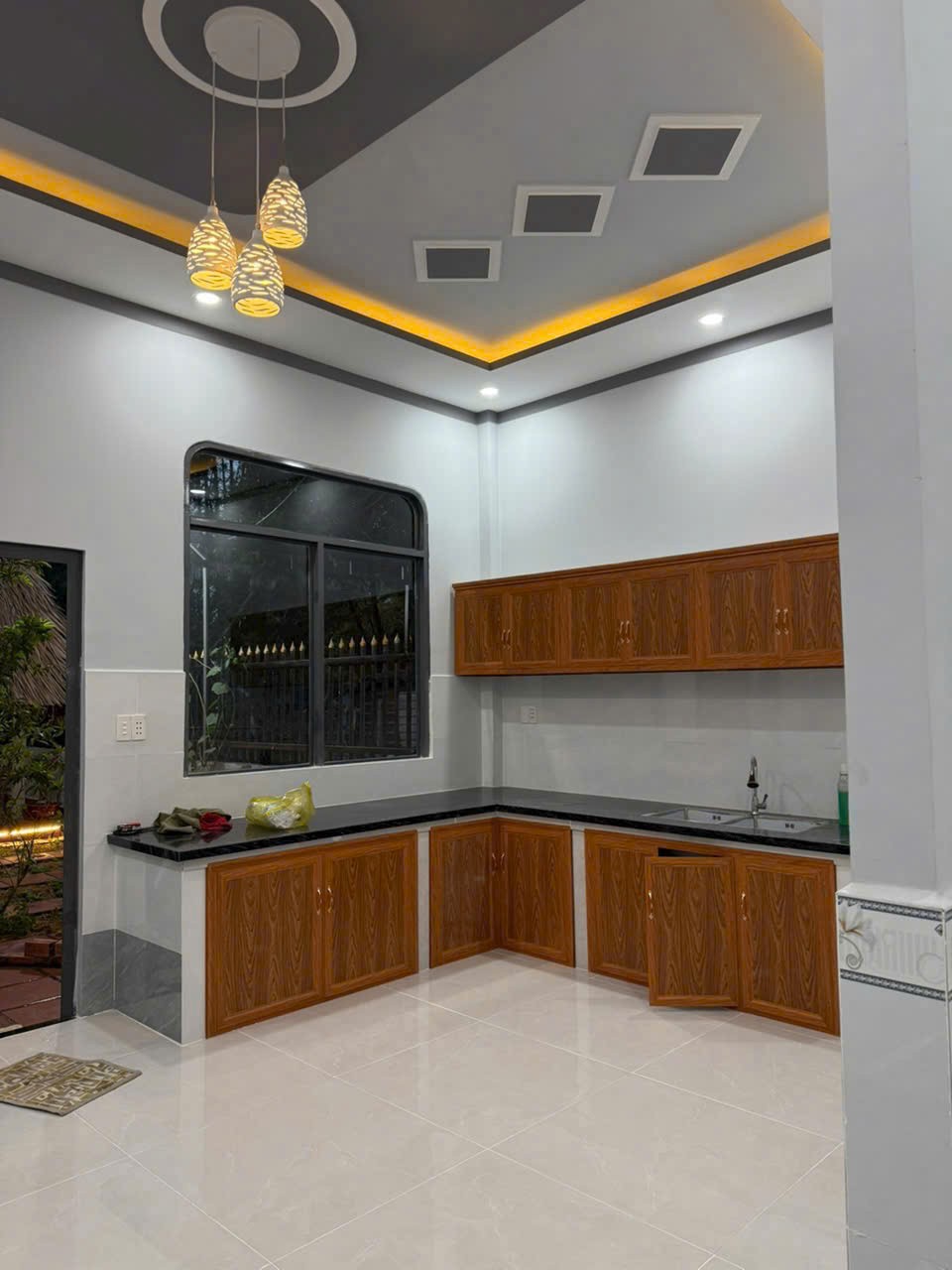 Bán nhà mới xây gần chợ Đình , xã Mỹ Hạnh Bắc dt 210m2 full thổ 1 lầu 4pn, 2wc giá 3,35 tỷ 9