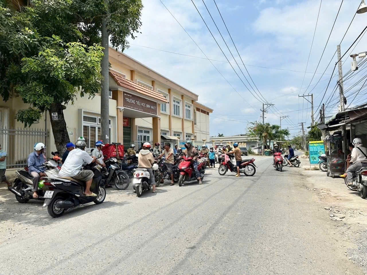Bán nền thổ cư mt đường nhựa xã Nhựt Chánh - Mỹ Bình dt 150m2 giá 1,39 tỷ 2
