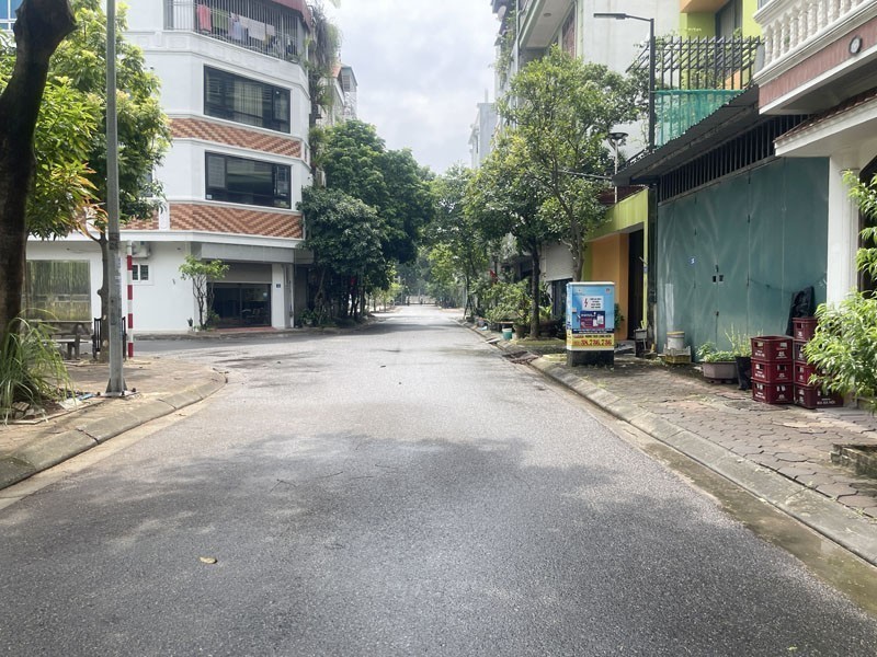Cần bán 40m2 lô góc nhà 4 tầng, khu TĐC Giang Biên. Cách phố Phạm Khắc Quảng & tường Tràng An 20m