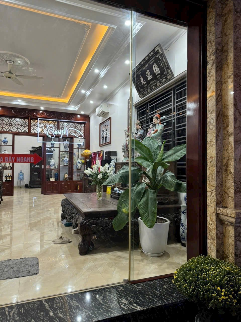 Bán căn nhà 4 tầng lô góc, thang máy, mặt phố phường Trần Hưng Đạo, TP HD, 73.3m2, mt 6m 3