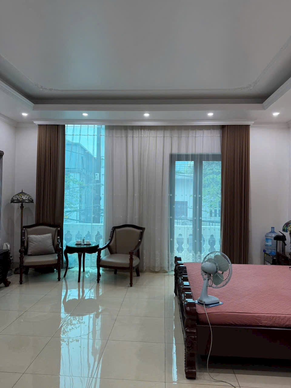 Bán căn nhà 4 tầng lô góc, thang máy, mặt phố phường Trần Hưng Đạo, TP HD, 73.3m2, mt 6m 4