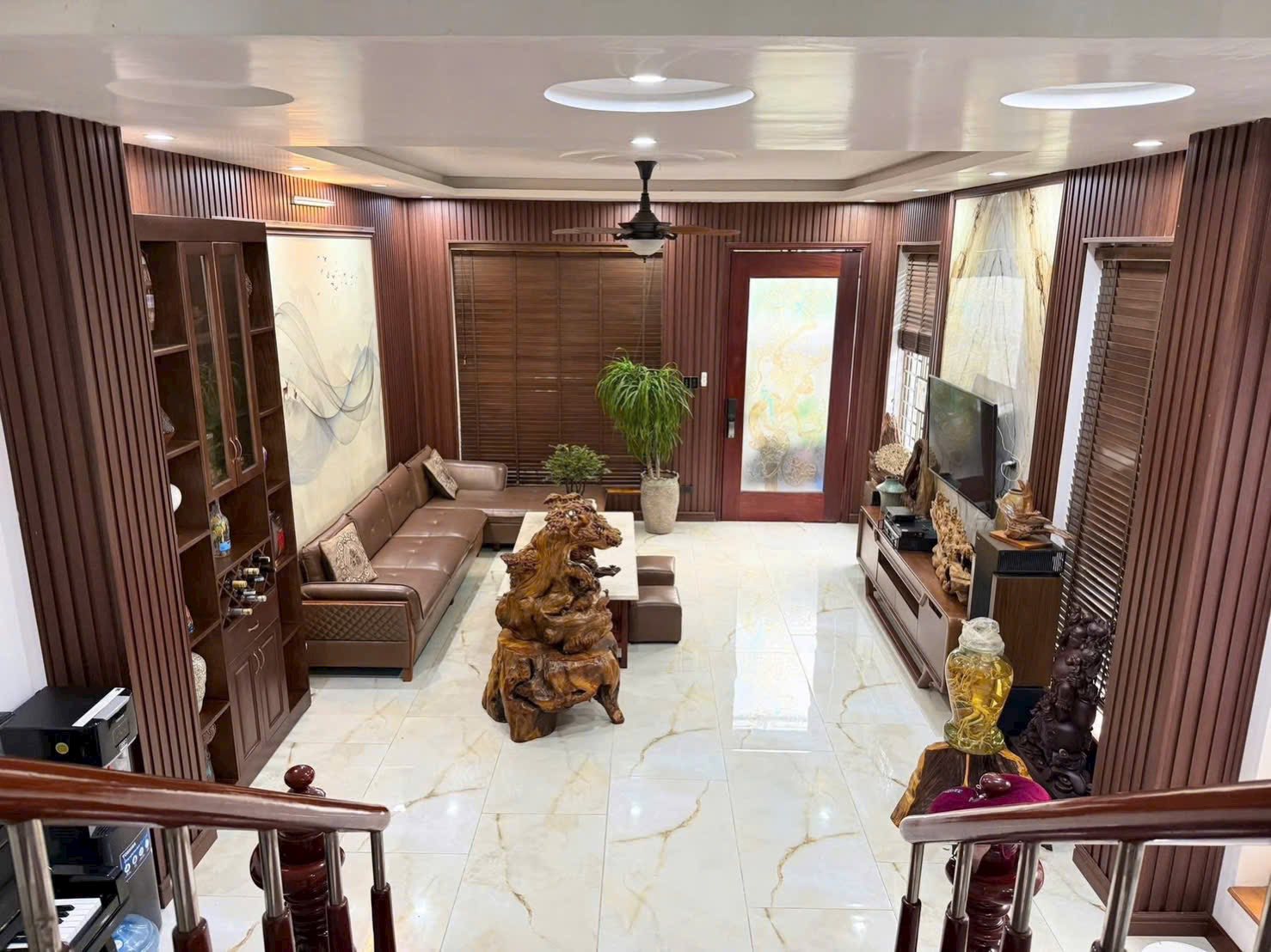 Bán biệt thự mặt đường Bùi Thị Xuân, Đông Nam Cường, TP Hải Dương, 150m2, mt 9m, 3.5 tầng, view sôn 2