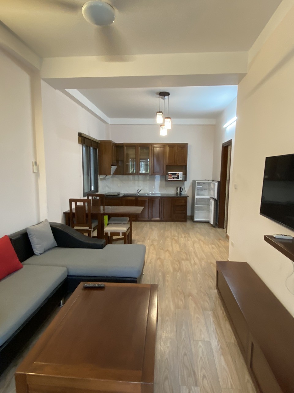 Chính chủ cho thuê Căn chung cư mini giá rẻ 1N, 1K tại Ngõ 189 Hoàng Hoa Thám, Ba Đình. Chỉ 10tr 2