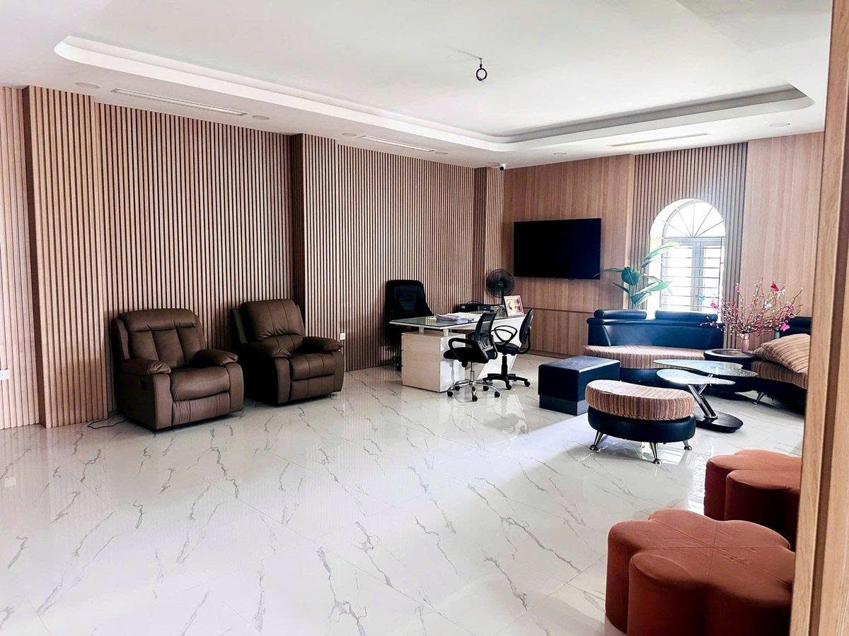 Bán tòa nhà đẹp 9 tầng mặt đường Tố Hữu, 125m2, mặt tiền 21m, lô góc VIP, thang máy, kinh doanh sầm