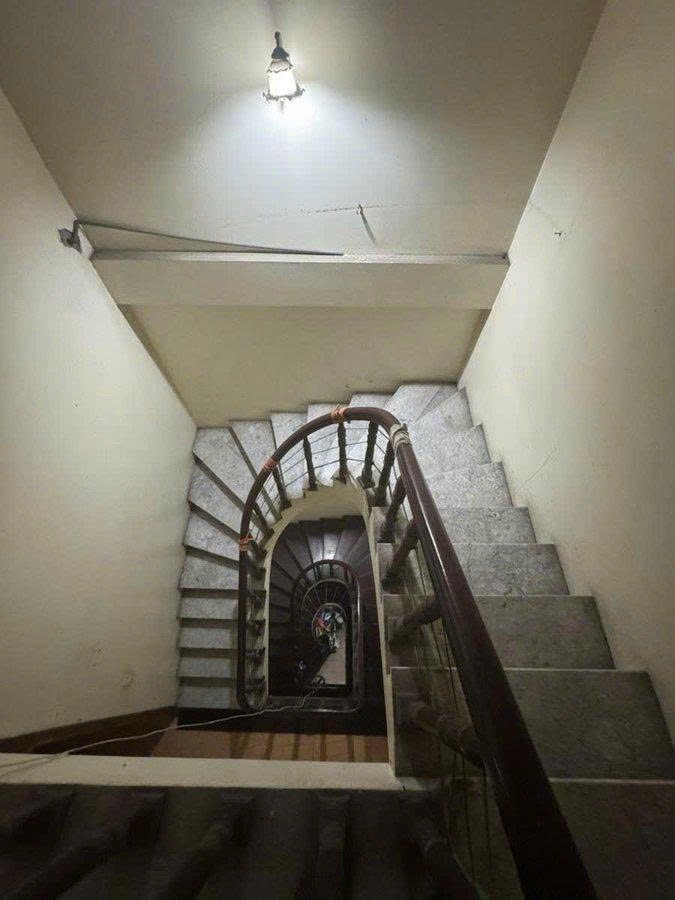 Bán gấp nhà 4 tầng mặt đường Chiến Thắng, 65m2, mặt tiền 4m, 2 mặt đường ô tô, vị trí đẹp,