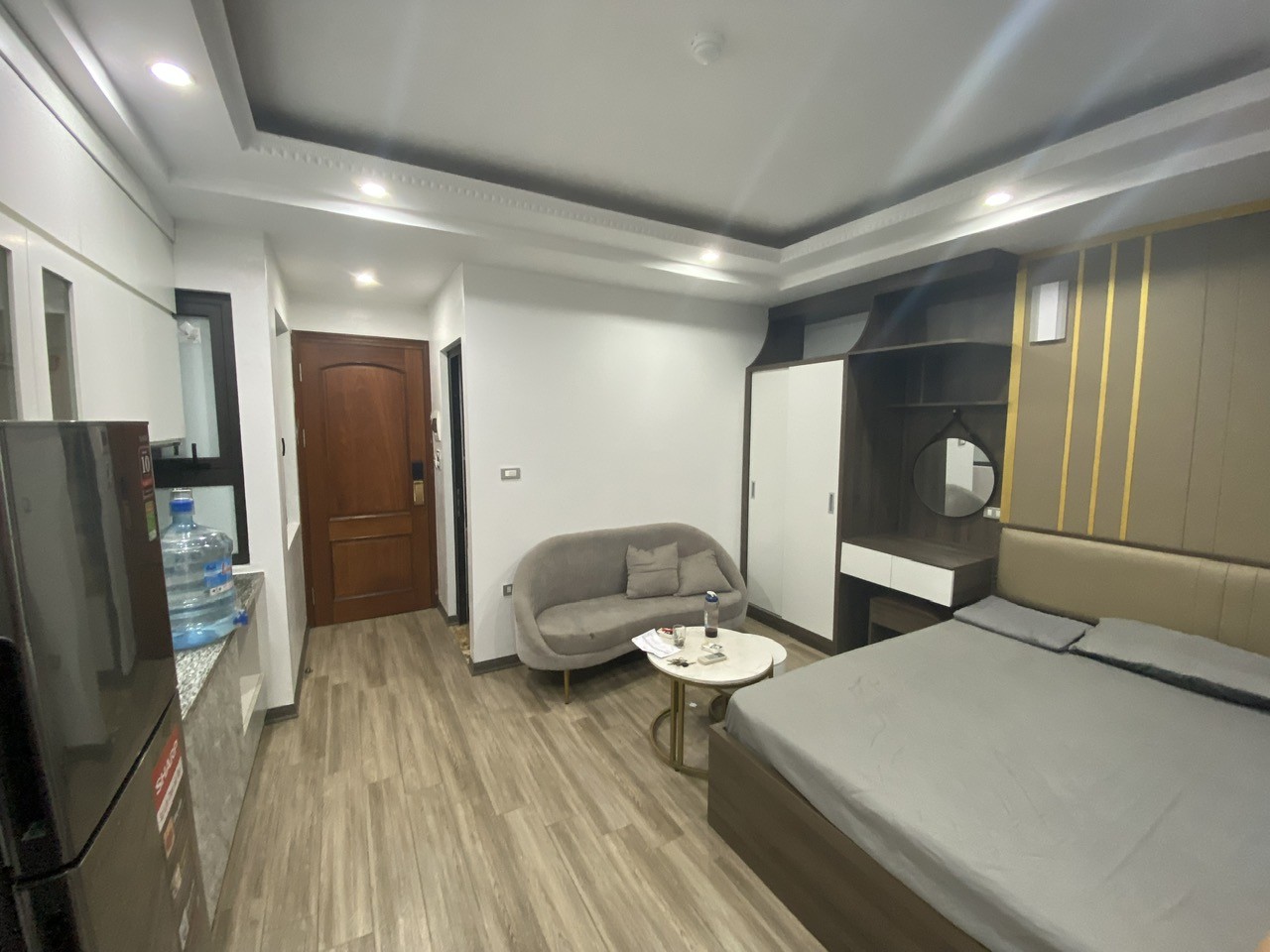 Cho thuê Căn chung cư mini Full đồ cực xịn. Ban công View mặt hồ tại 193 Trích Sài. Chỉ 5.8tr