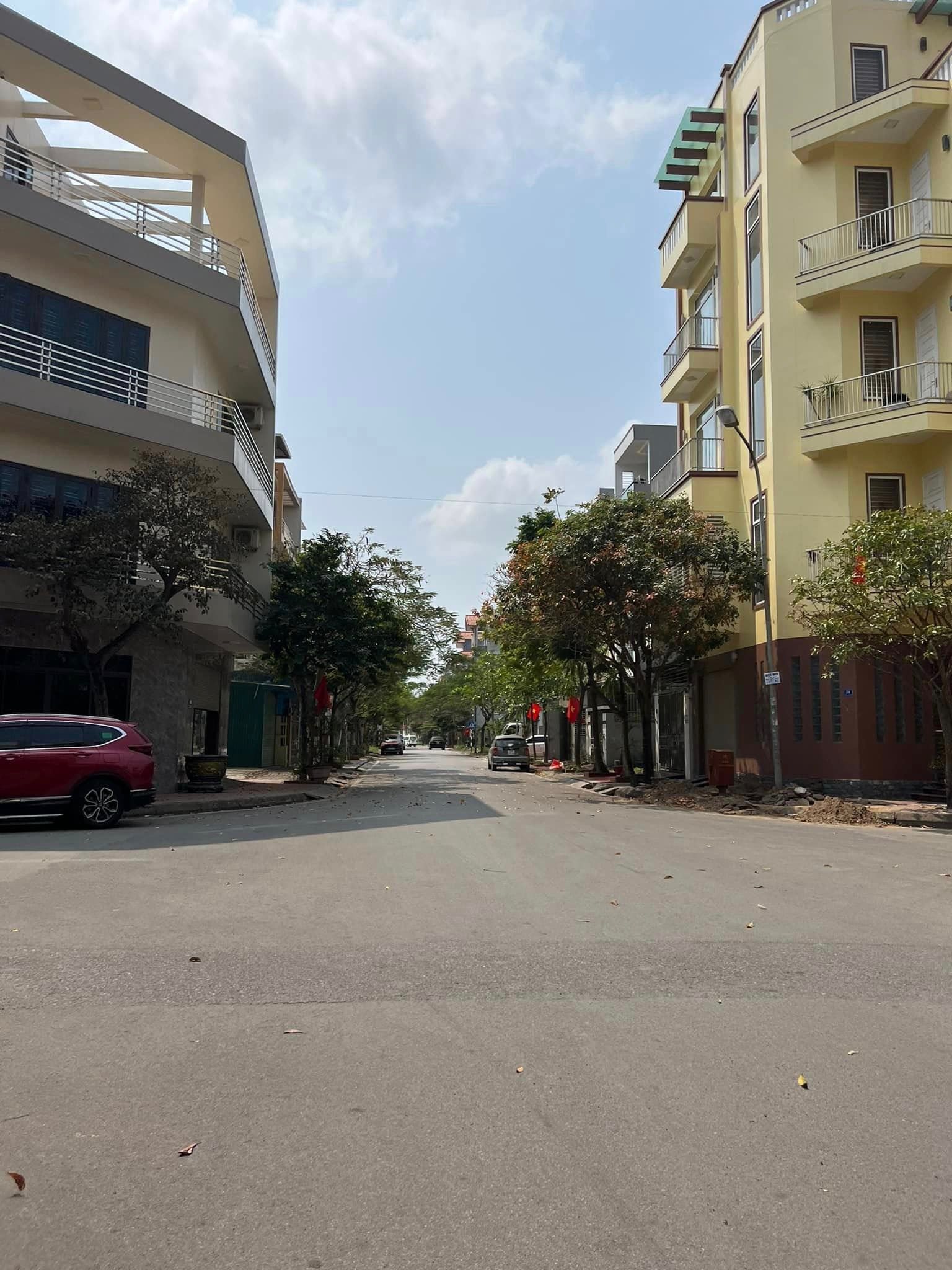 Bán đất mặt đường Trần Văn Giáp, KĐT Vạn Phúc, TP HD, 80m2, mt 4m, đường 13.5m, cực rẻ 2