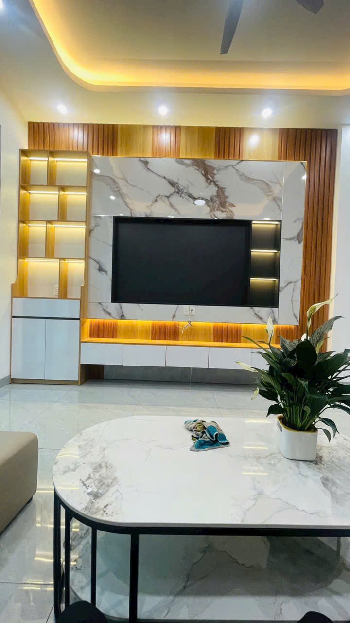 Nhà 3 tầng Triệu Quang Phục Cẩm Thượng 45.5m2 hiện đại đường rộng giá 2tỷ050tr