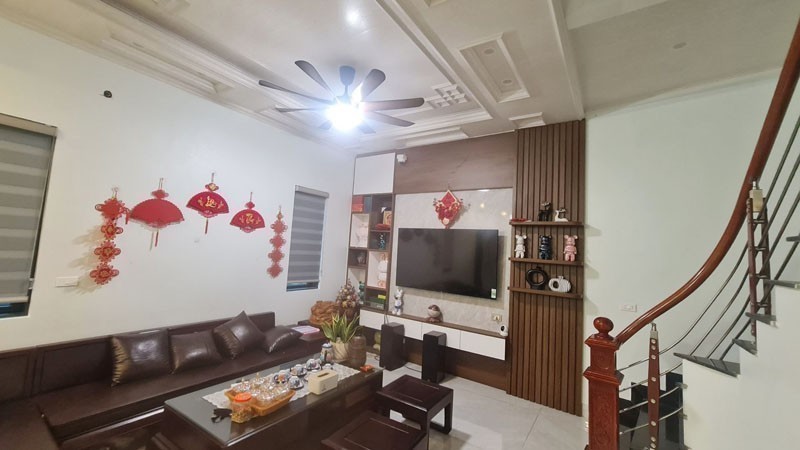 Hoa Hậu Lê Xá - Bát Tràng: 63,3m2 nhà 5 tầng thang máy, lô góc thoáng, đường ô tô tránh