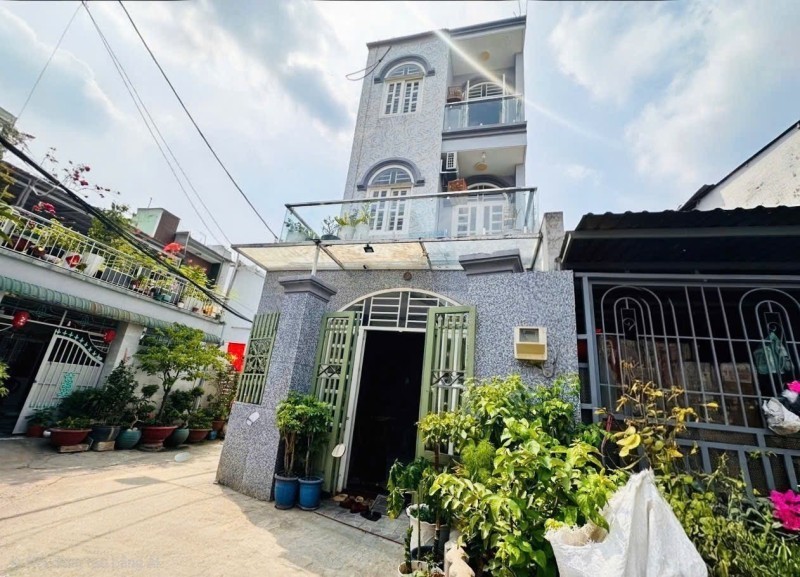 Bán nhà  đường Nguyễn Duy Trinh, Phường Long Trường, Q9, Thủ Đức. DT 64m2, 3 tầng, SH. Giá  5.65 tỷ