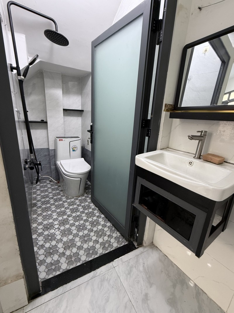 ÔNG ÍCH KHIÊM Q11 23M2 2 TẦNG 2PN 2WC SHR CHỈ 3.2 TỶ 2