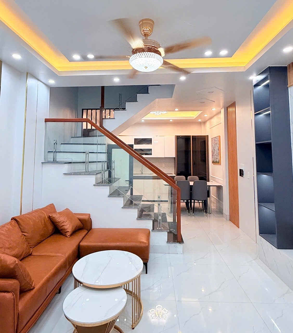 còn duy nhất 1 căn 3 tầng kì bá gần chất lượng cao, đẹp, thoáng, cách mặt đường phan bá vành 15m 2