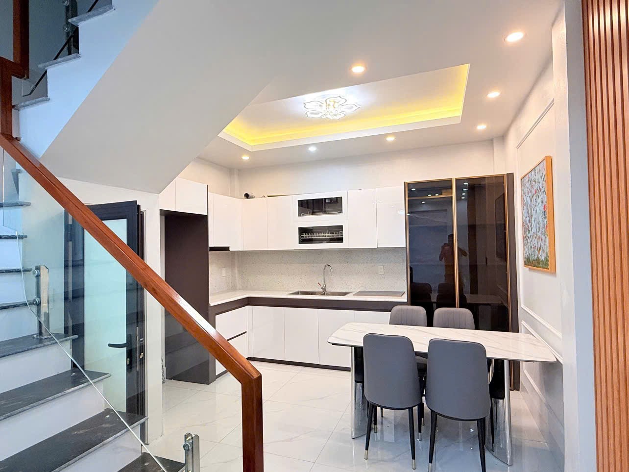 còn duy nhất 1 căn 3 tầng kì bá gần chất lượng cao, đẹp, thoáng, cách mặt đường phan bá vành 15m 3