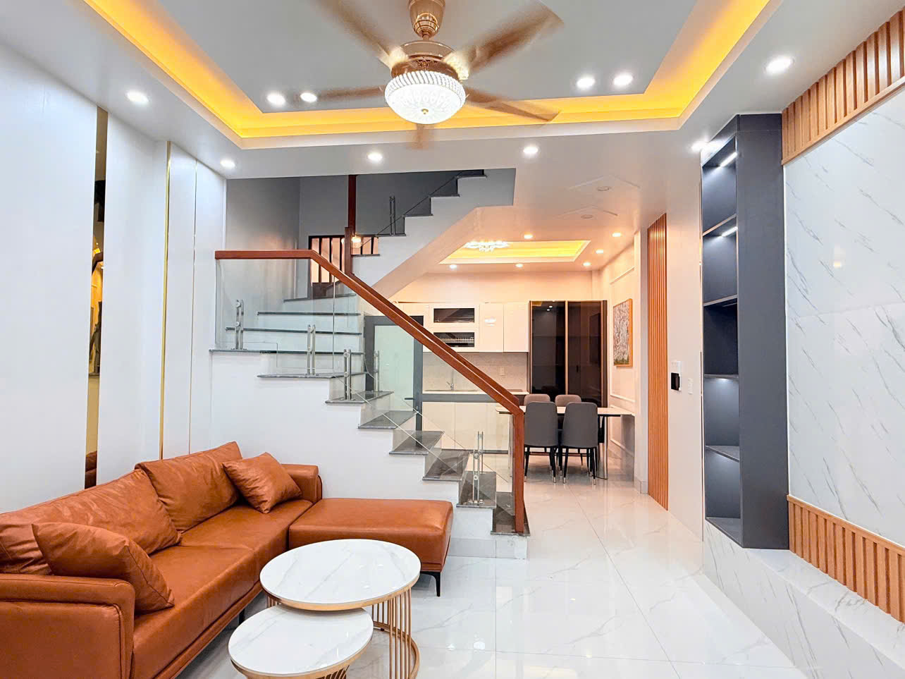 Bán nhà 3 tầng, 36m2 tại Trần Lãm, TP. Thái Bình, giá 2.4xx tỷ, sổ đỏ chính chủ. LH: 0964386960 4