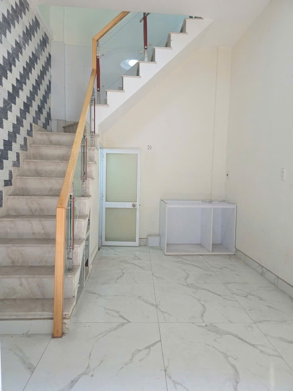 LÃNH BINH THĂNG Q11 HẺM 4M 28M2 2 TẦNG 2PN 2WC CHỈ 5.25 TỶ 3