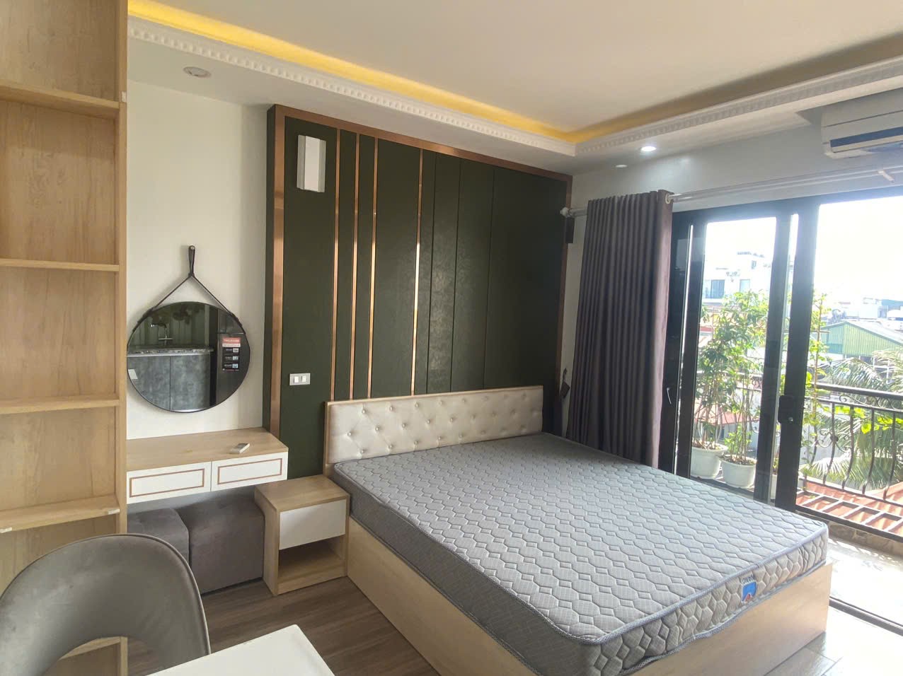 Cho thuê Căn hộ chung cư mini tại ngõ 193 Trích Sài. Ban công thoáng View bất tận. Chỉ 7tr 3