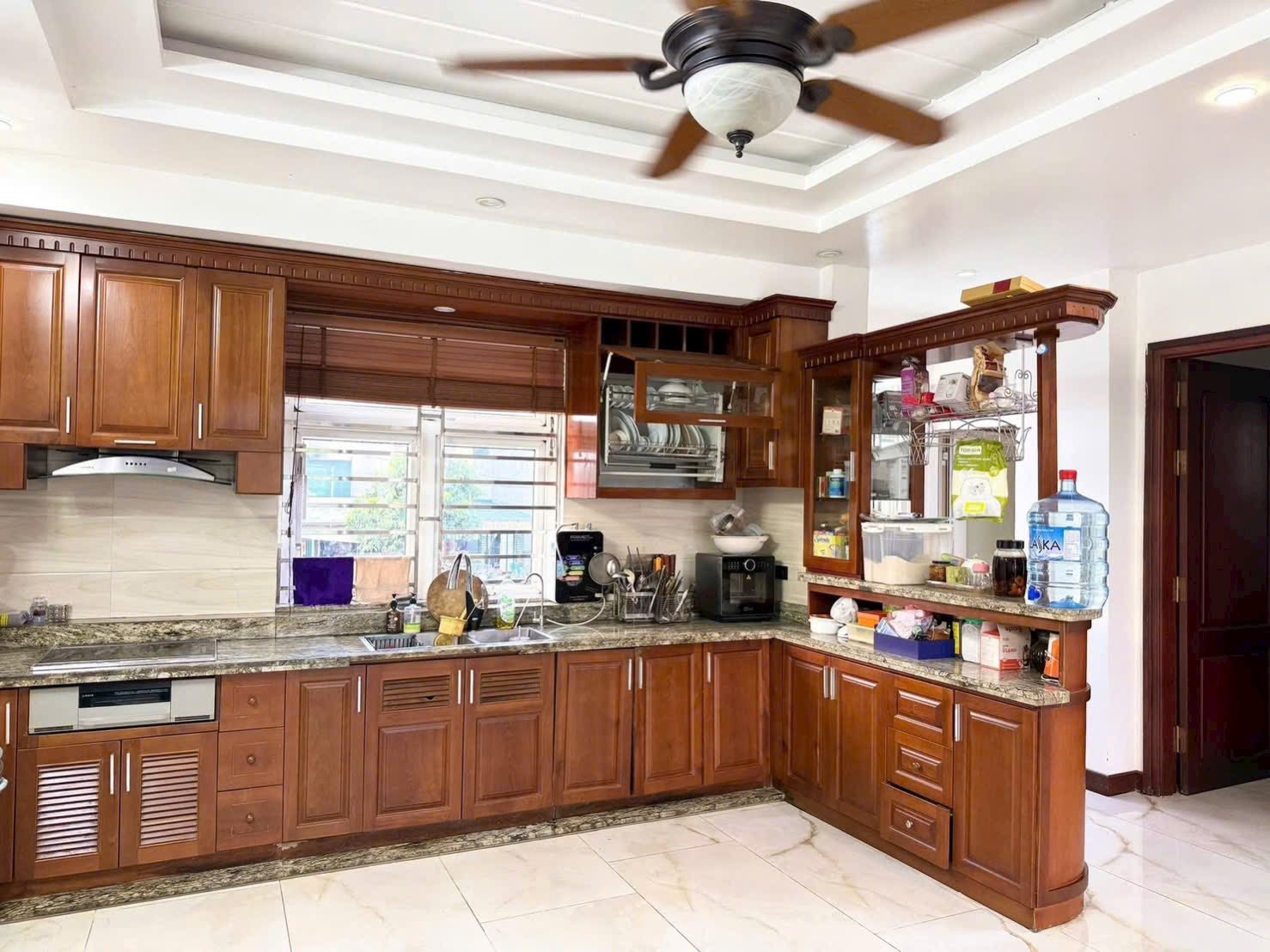 Bán biệt thự mặt đường Bùi Thị Xuân, Đông Nam Cường, TP Hải Dương, 150m2, mt 9m, 3.5 tầng, view sôn 4