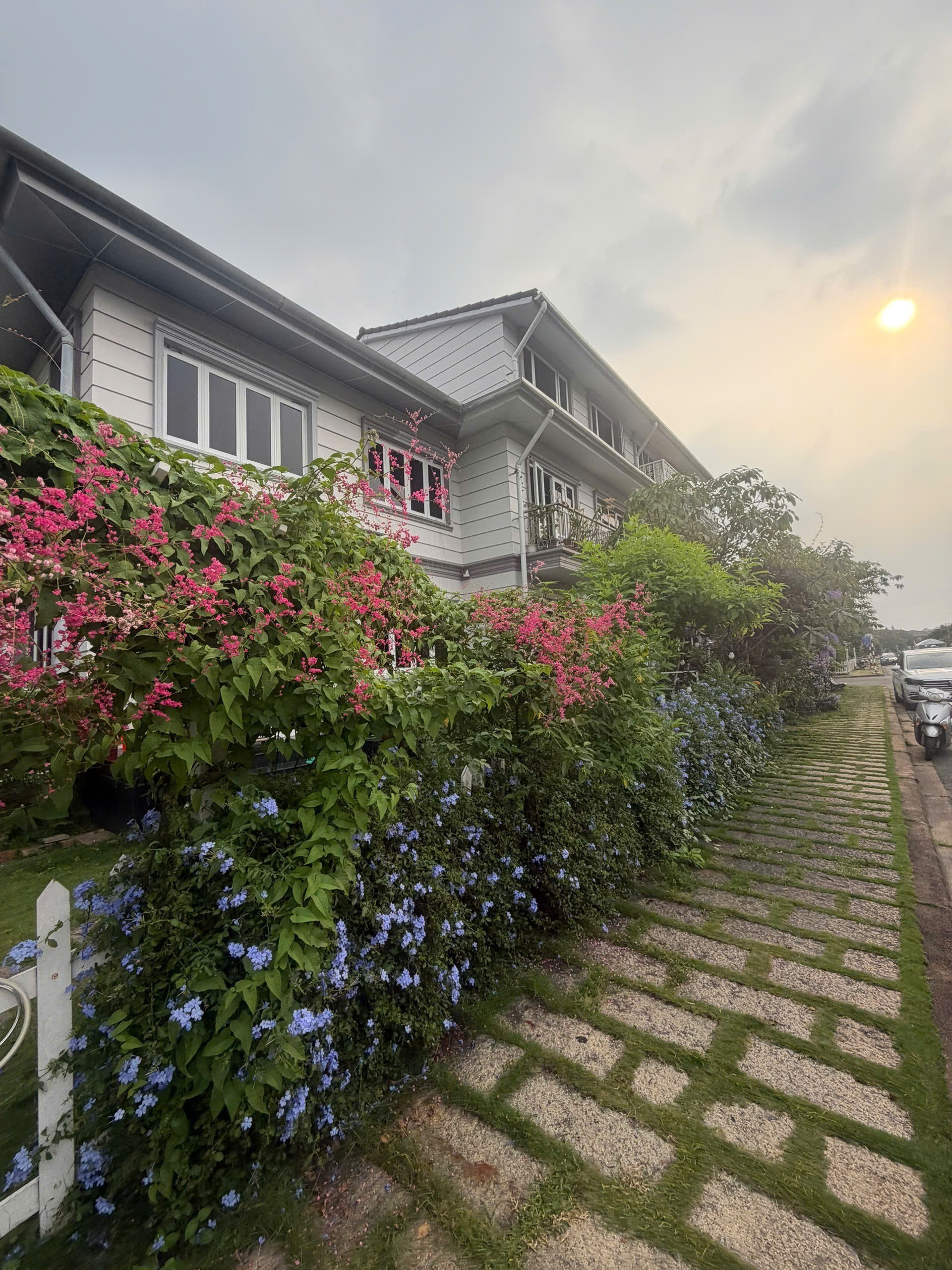 CHO THUÊ BIỆT THỰ SÂN VƯỜN ,COMPOUND GARDEN HOMES THỦ ĐỨC 3PN 3WC GIÁ 30TR 3